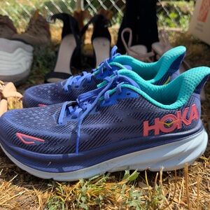 Hoka Clifton 9 - Like New